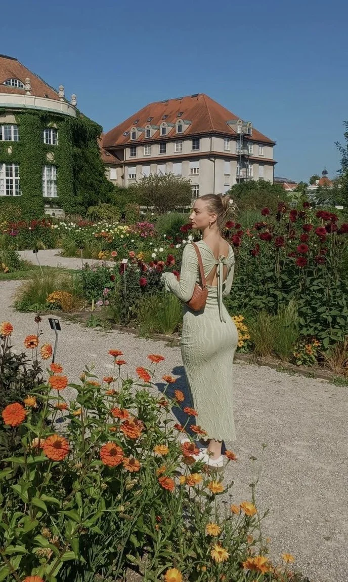 Semra - Cuck's sister with a big ass image 4