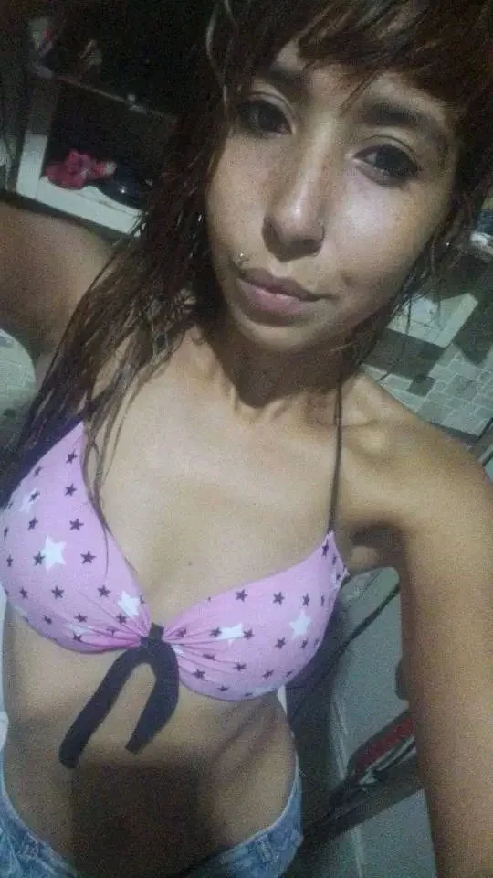 Puta de Facebook petiando como una puta image 15