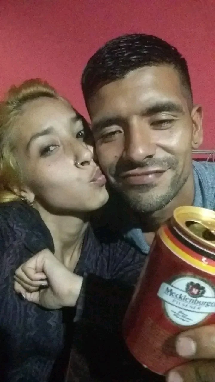 Puta de Facebook petiando como una puta image 17