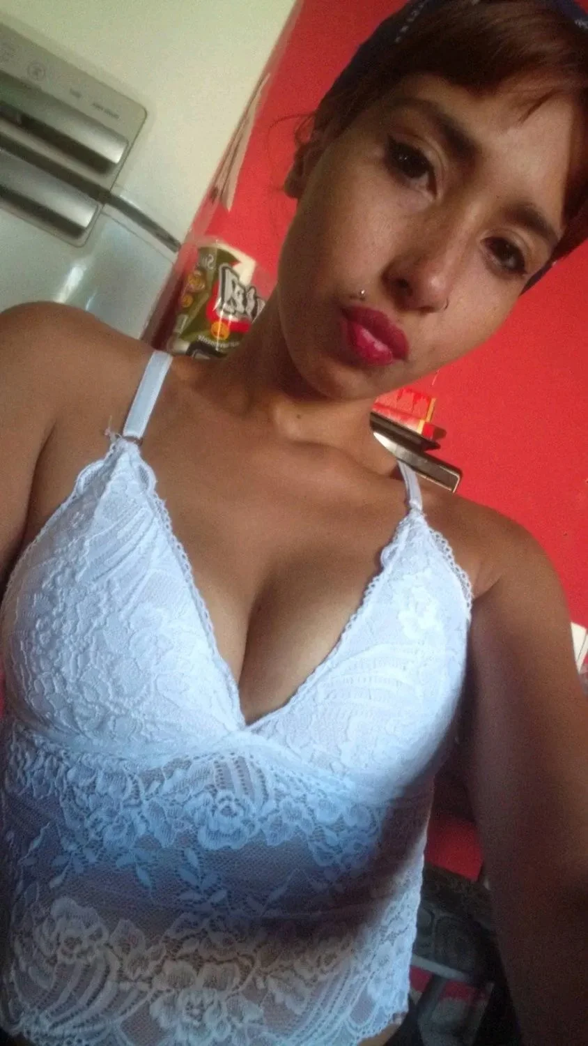 Puta de Facebook petiando como una puta image 19