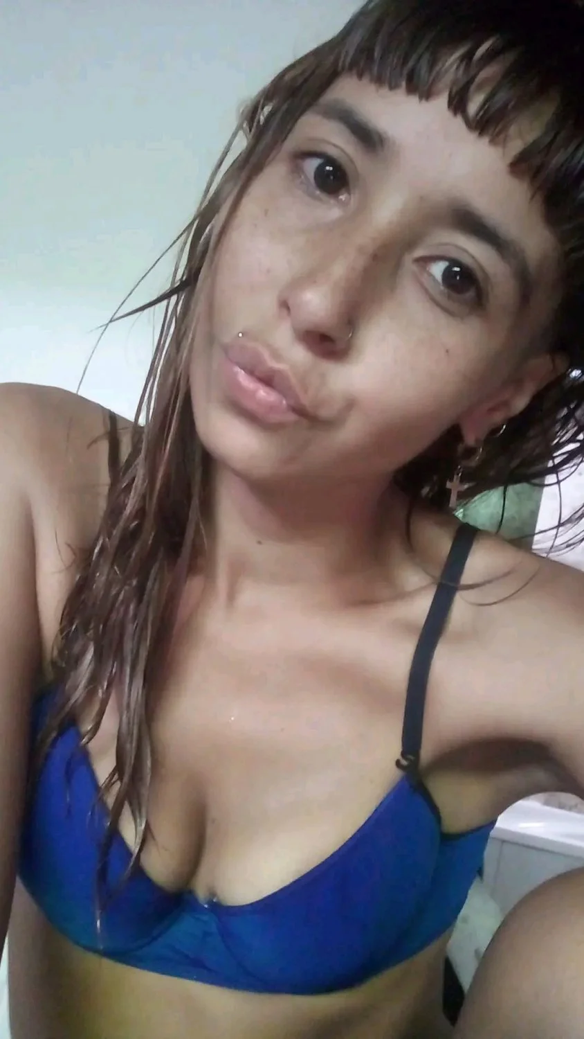 Puta de Facebook petiando como una puta image 21