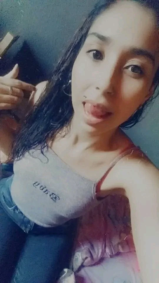 Puta de Facebook petiando como una puta image 28