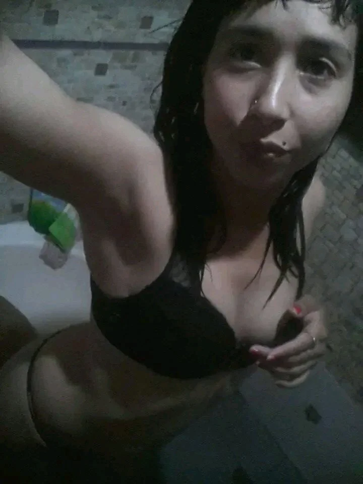 Puta de Facebook petiando como una puta image 5