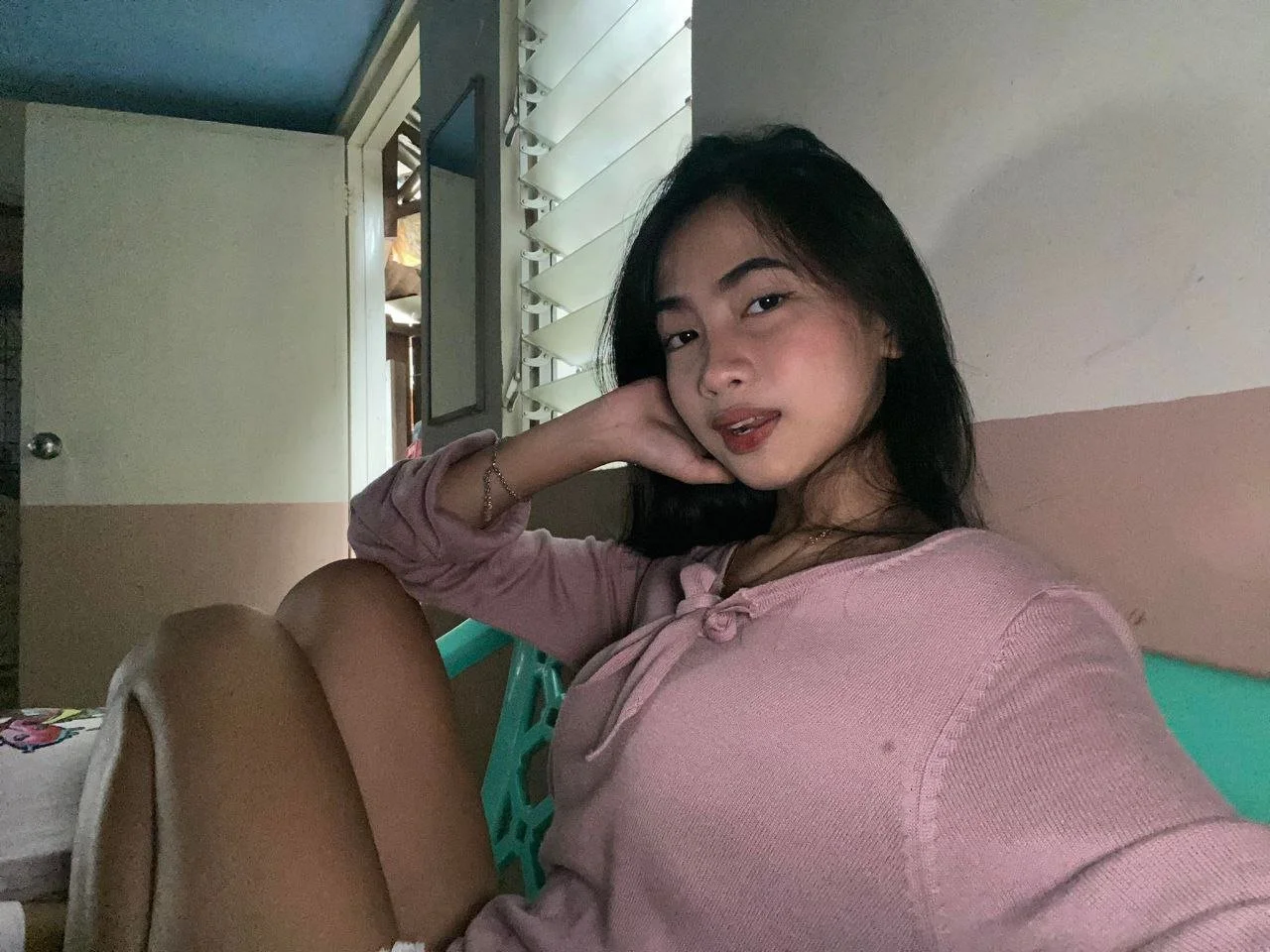 good pinay slut letting me cum in her image 3