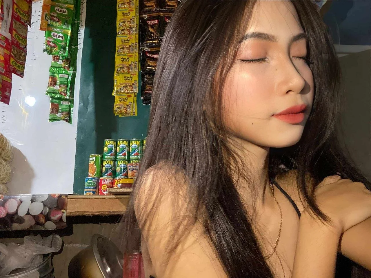 good pinay slut letting me cum in her image 7