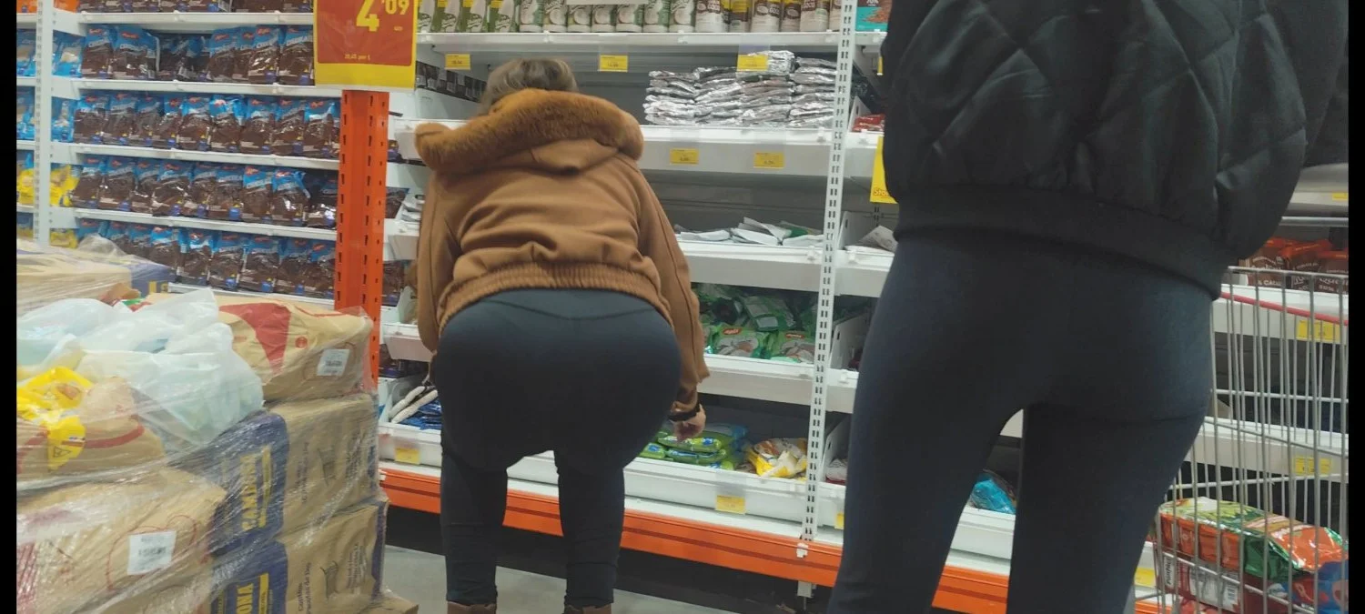 Ass in public 22 image 5