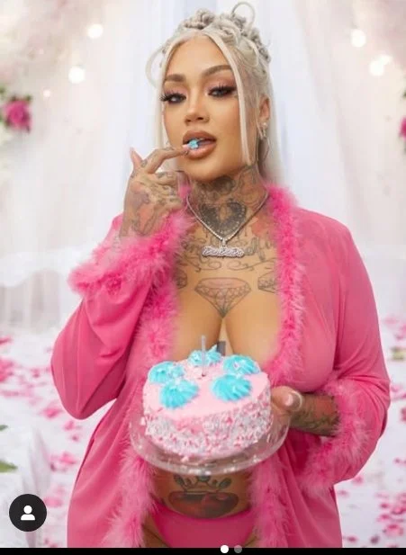 Donna black ink crew image 5