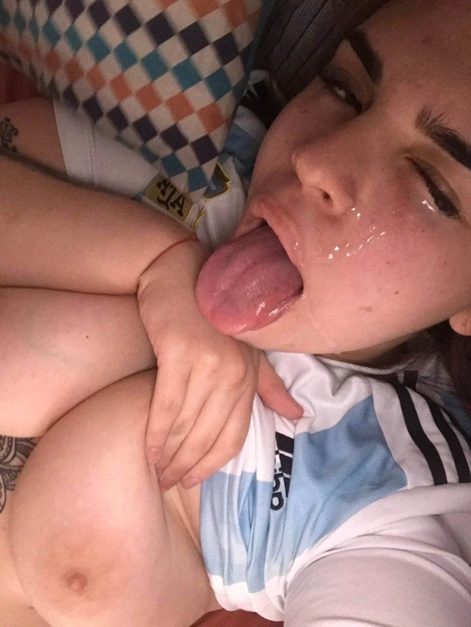 Gordita Argentina con carita inocente cogiendo y petes image 15