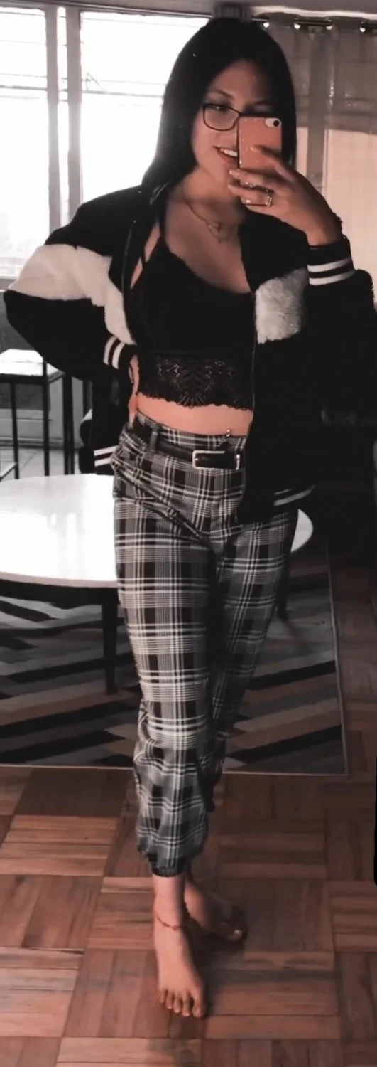 Feet main image