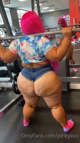 BBW BIG ASS🍑 EBONY🍫 AT THE GYM🏋‍♀️💪 PINKY🩷 image 1
