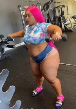 BBW BIG ASS🍑 EBONY🍫 AT THE GYM🏋‍♀️💪 PINKY🩷 image 3