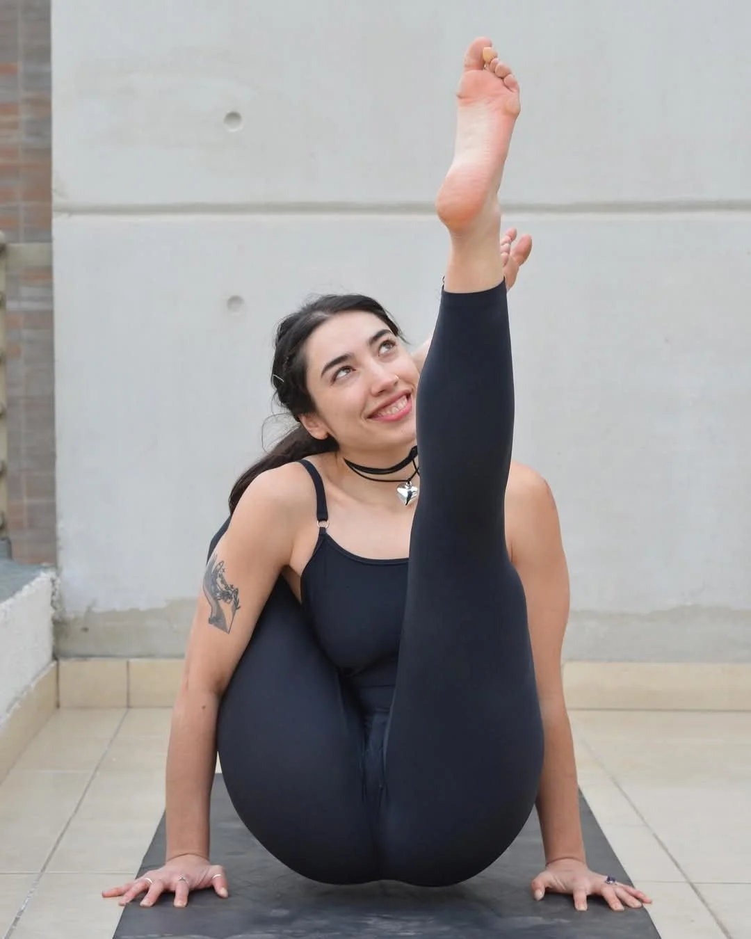 La profesora chilena de yoga image 24