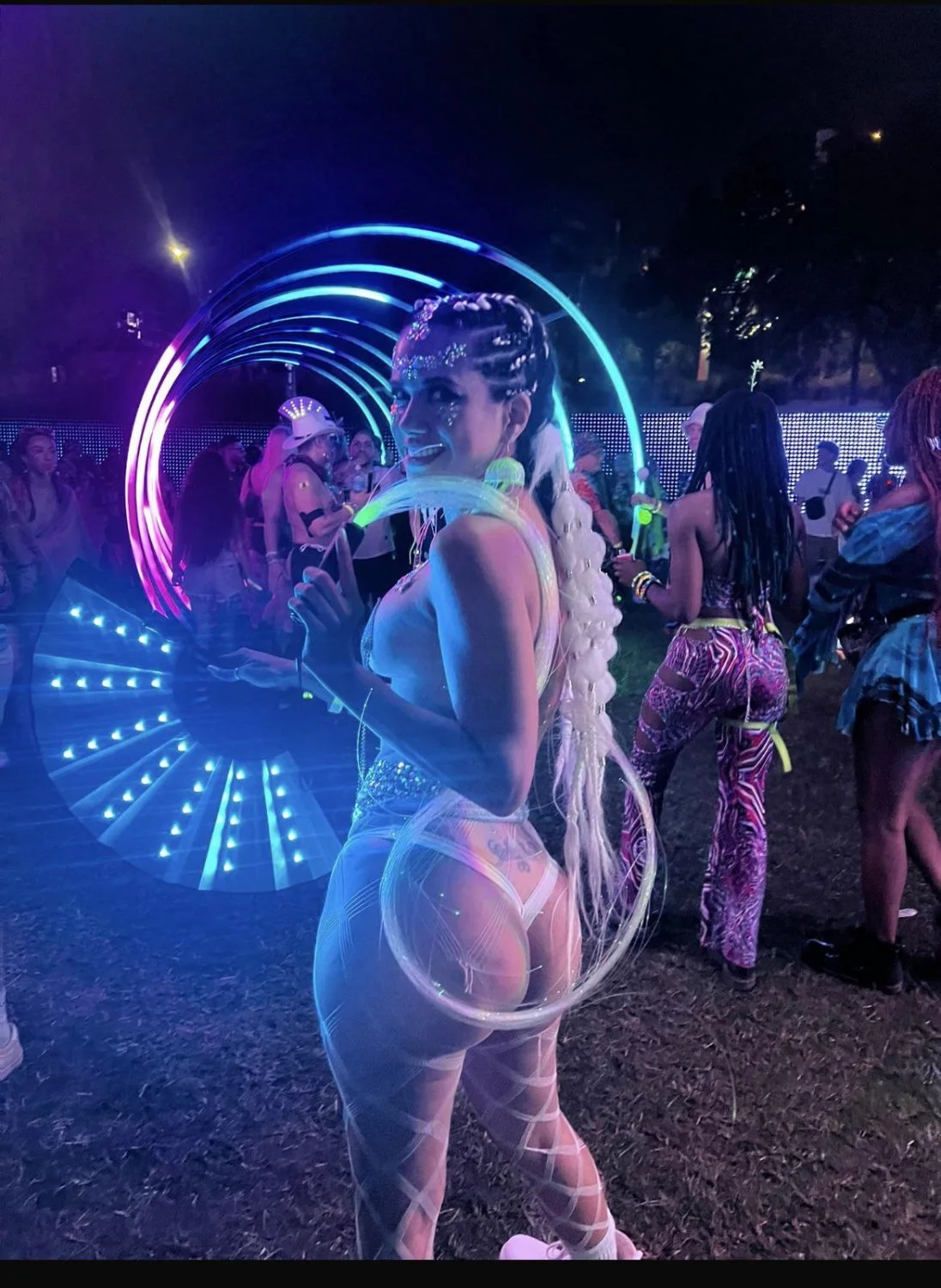 RAVE Girls!!!! image 27