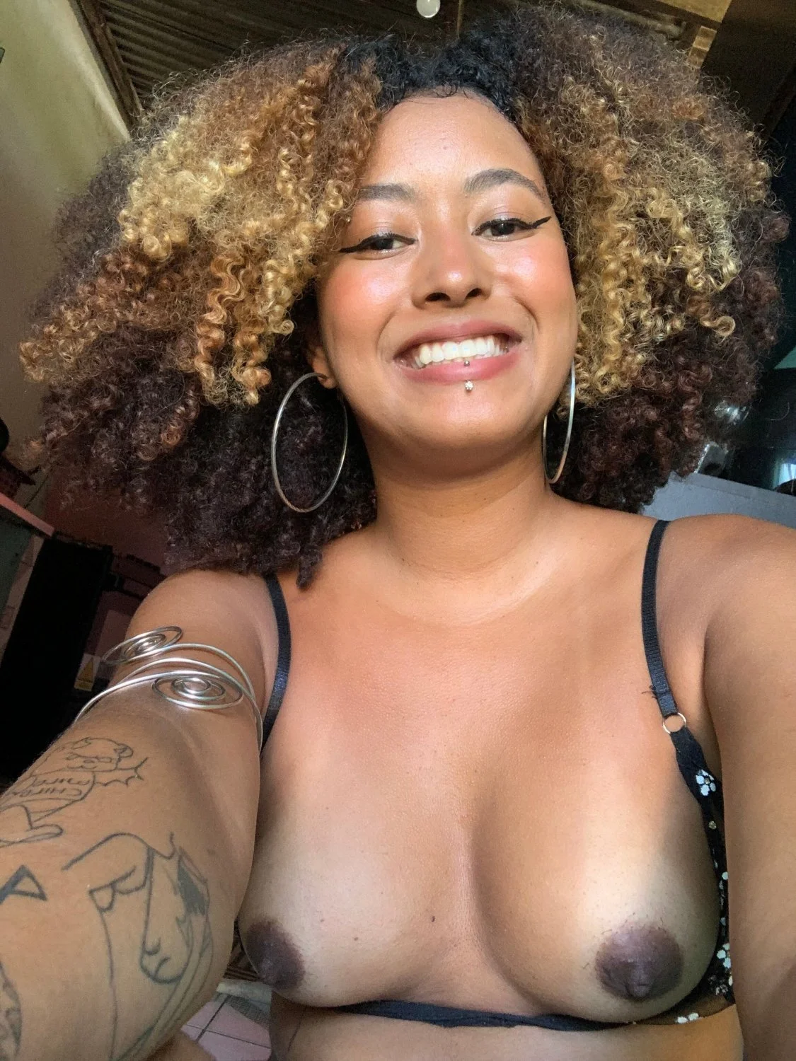 Sabrina 🇧🇷 Twitter. eaudebri 🐦 Onlyfans. Weedflorr ✨ Edit #05 image 2