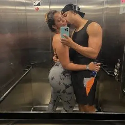 Puta novinha caiu na net avalgando na pica do macho! safada deixou o corno filmar e foi vazada cover image
