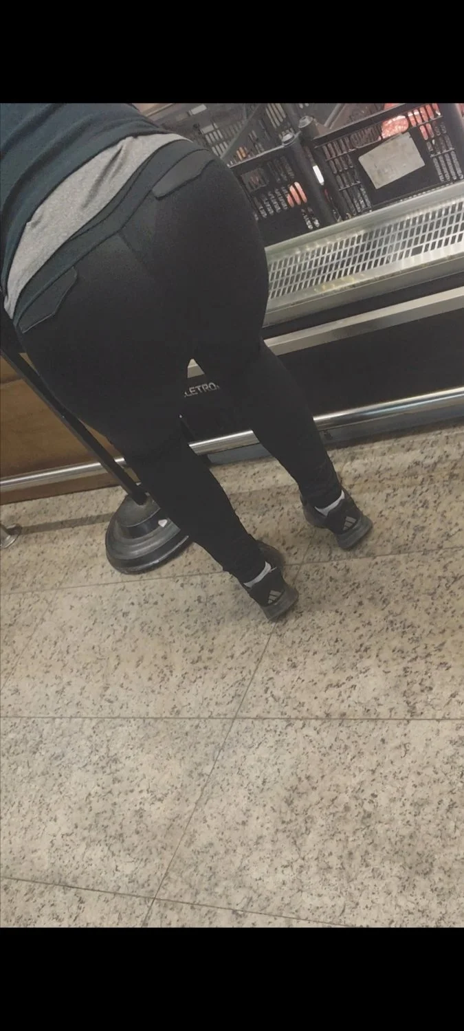 Public ass 20 image 4