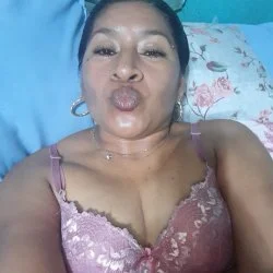Single mom, very slutty Her luscious lips were so good at giving head, she loved getting cum on her image 4