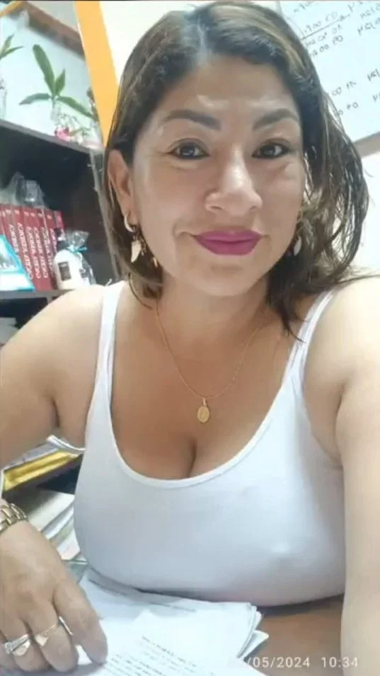 Dennisdely latina image 3