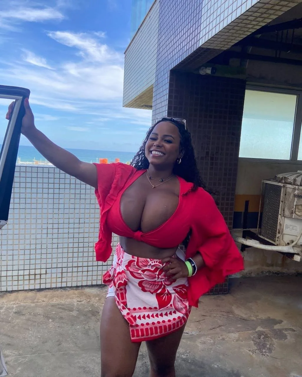 Preta carioca peituda gostosa, famosinha no Instagram image 3