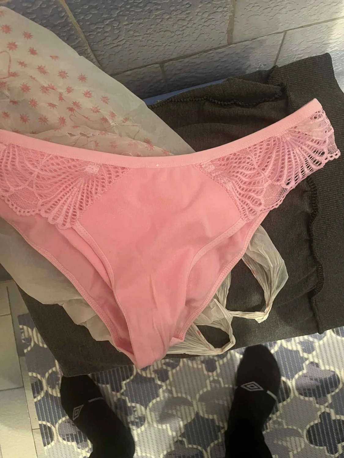 Moms panties are my favorite thing that I use to jerk off main image