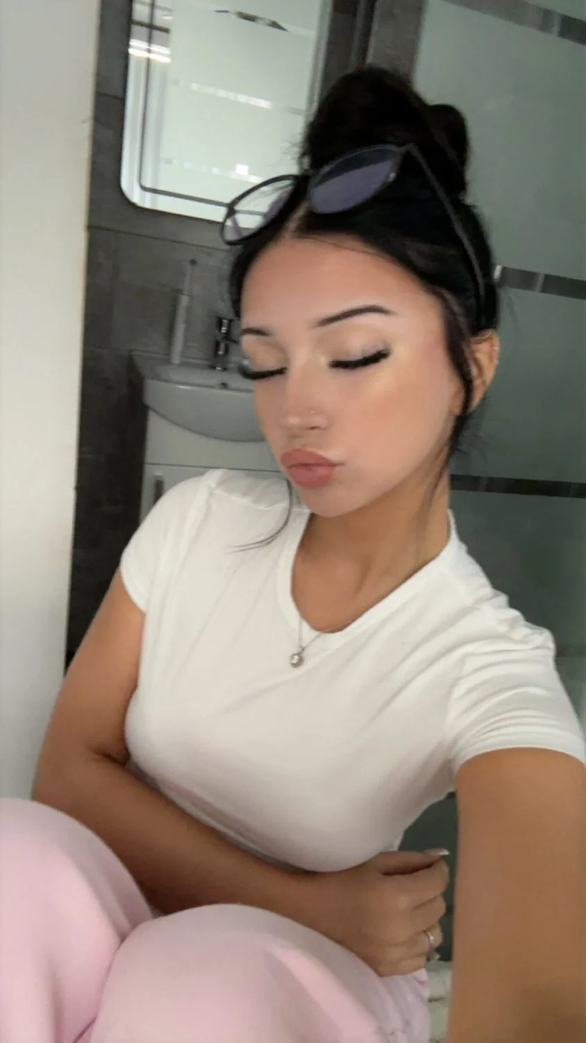 Barely legal brunette teen with a fat ass main image