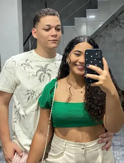 Morena cacheada gostosa caiu na net com o namorado cover image