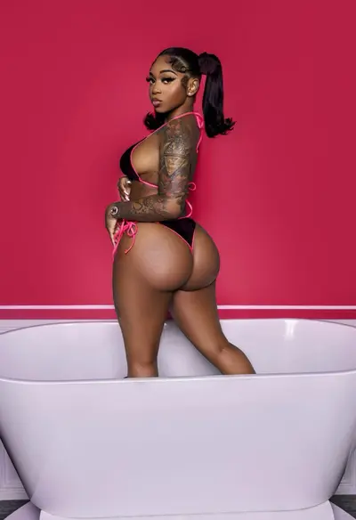 Made for gooning 💦🍆 And going balls deep ! cover image