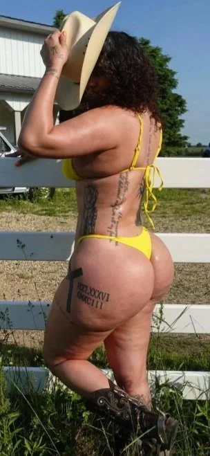 6'2 Tall Thick Gorgeous Amazon Milf.. <> Country Girl.. <> Loves Pawg.. image 14