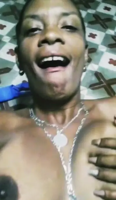 BESOS DESDE LA HABANA SU PUTA LA MAS FAMOSA DE CUBA KENYA LEYVAS GONZÁLEZ cover image