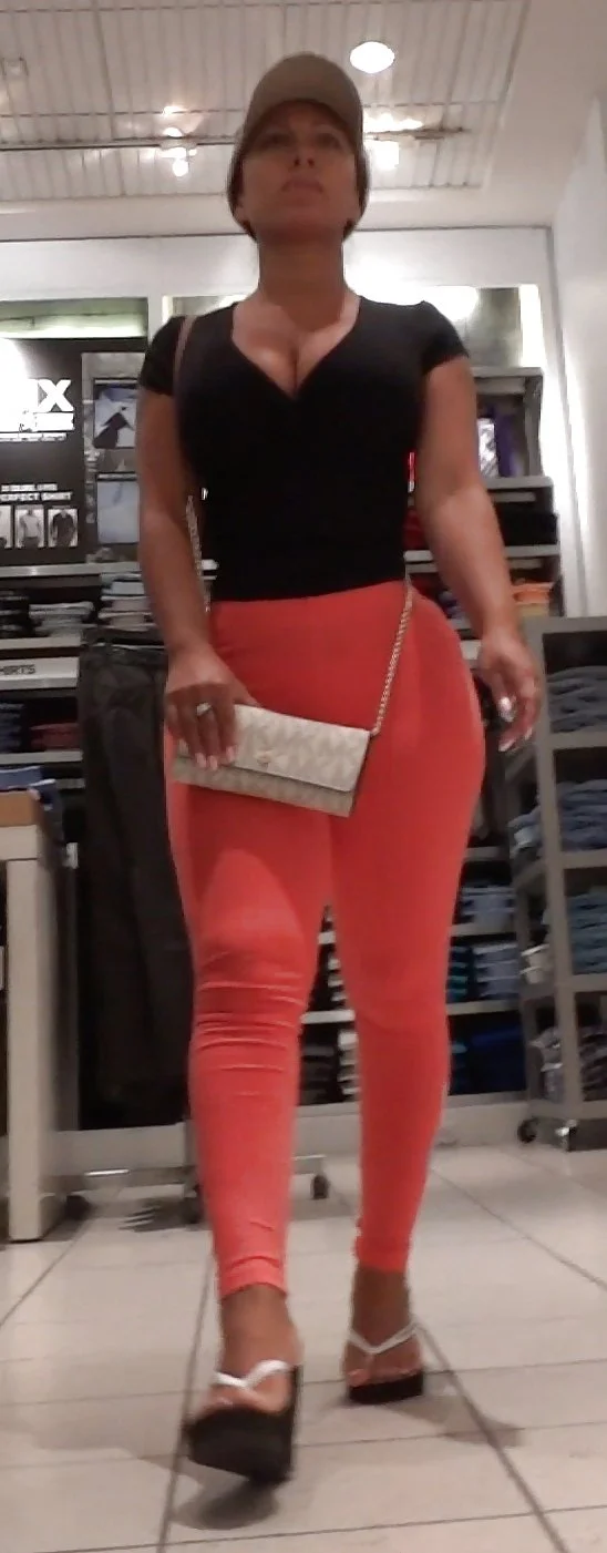 Latina milf pink spandex leggings image 9
