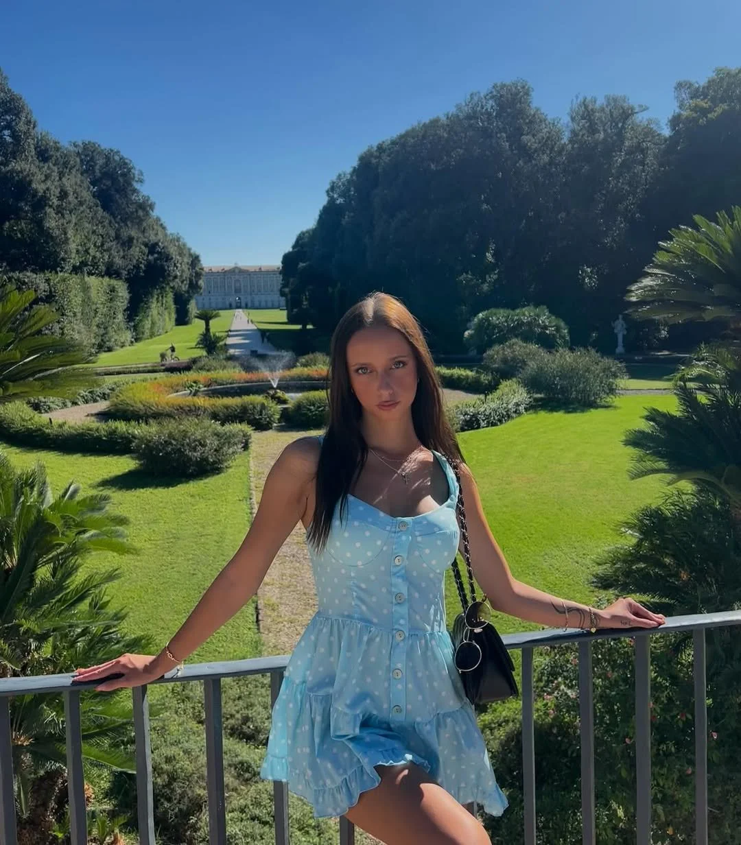 Stunning teen slut Amelia image 10