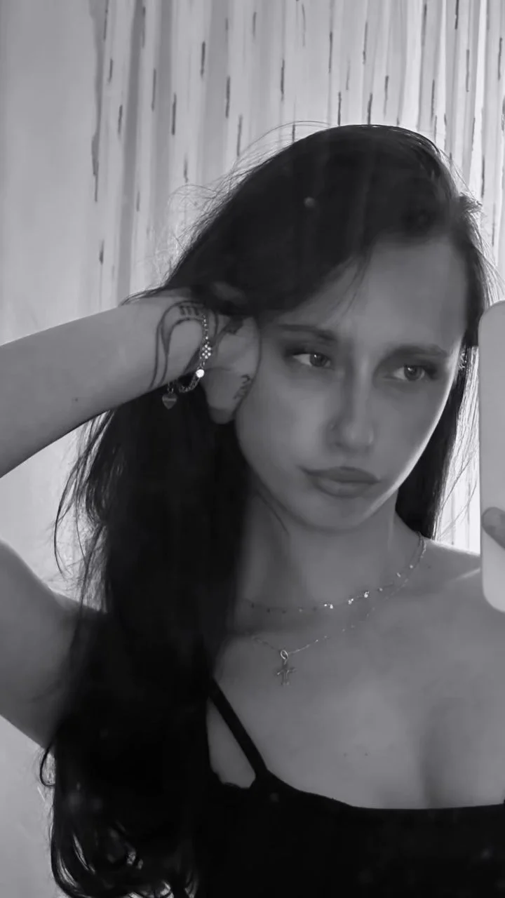 Stunning teen slut Amelia image 11