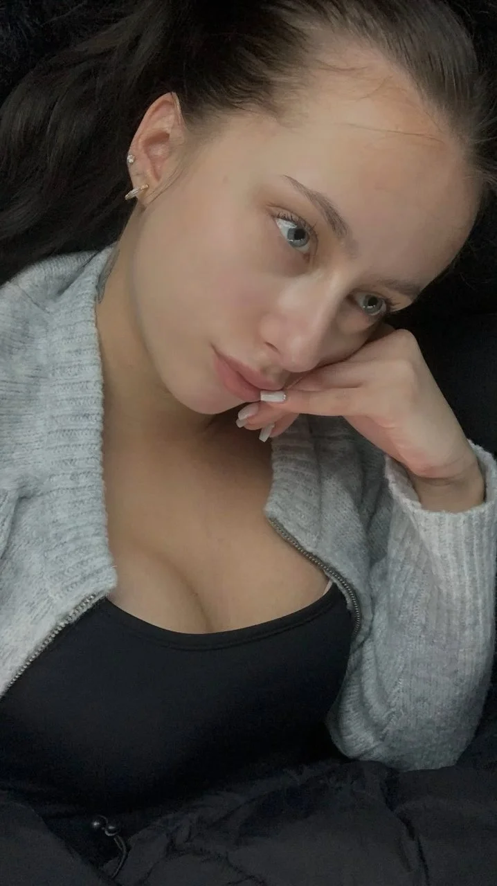 Stunning teen slut Amelia image 21