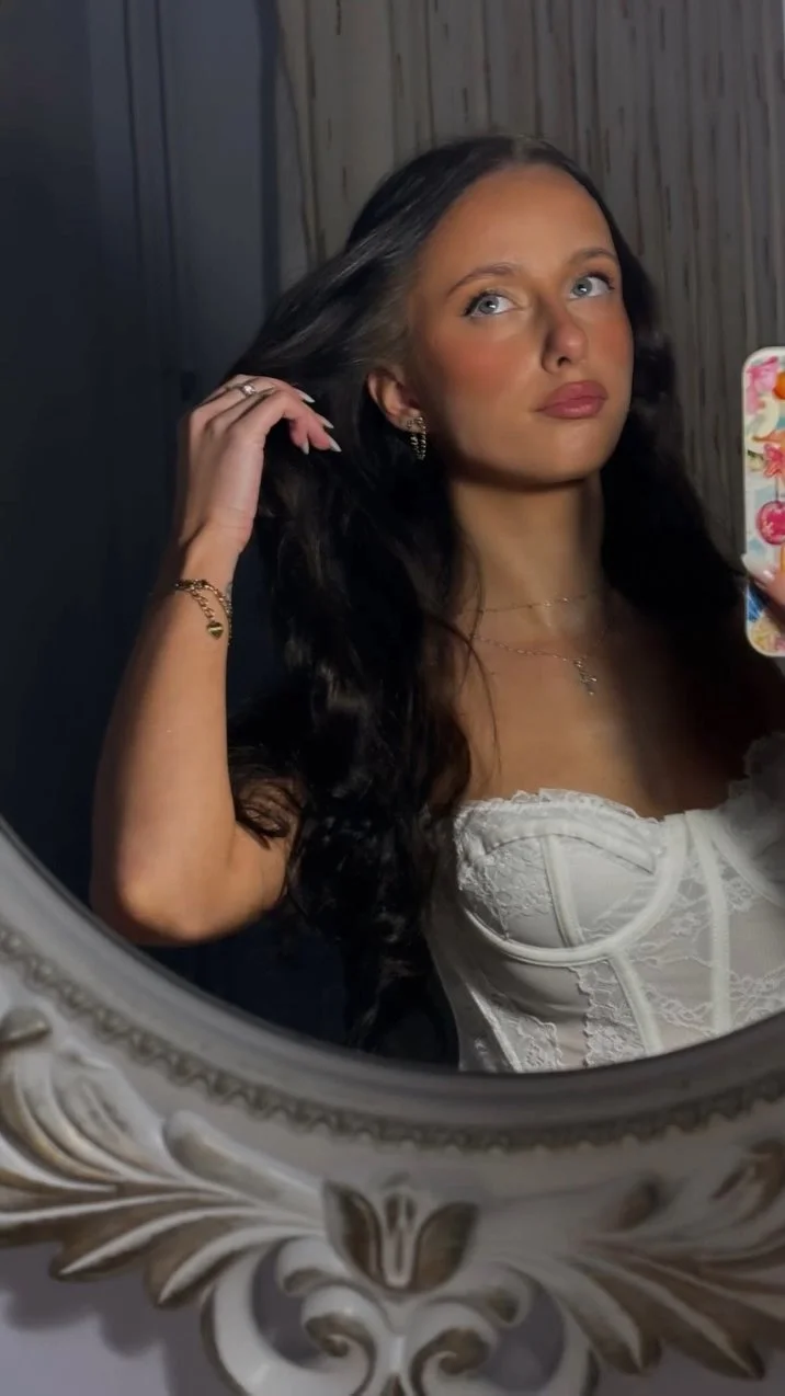 Stunning teen slut Amelia image 23