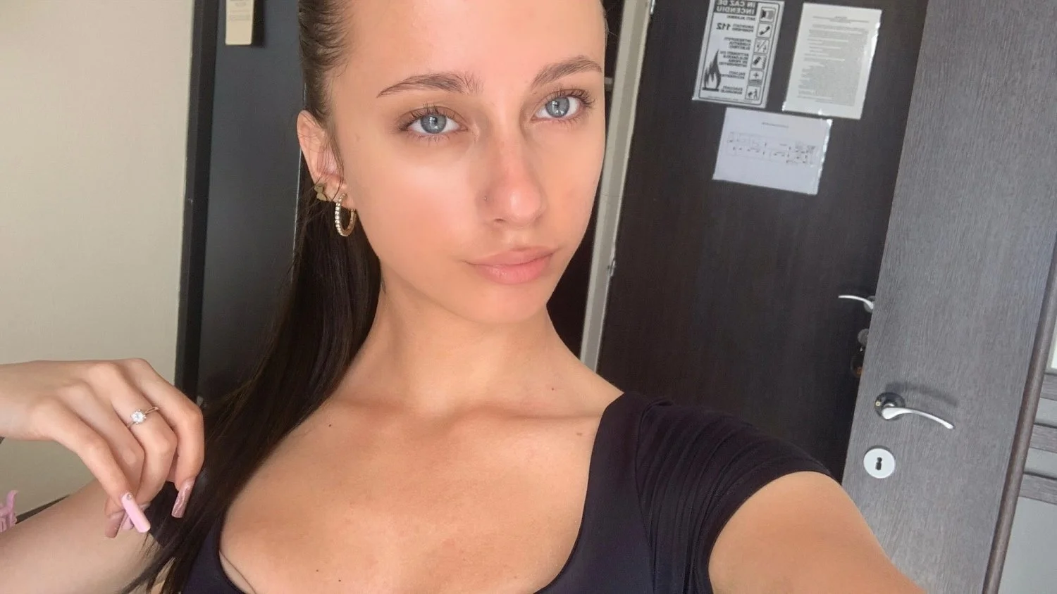 Stunning teen slut Amelia image 6