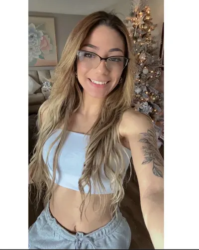 Petite Honduran latina cover image
