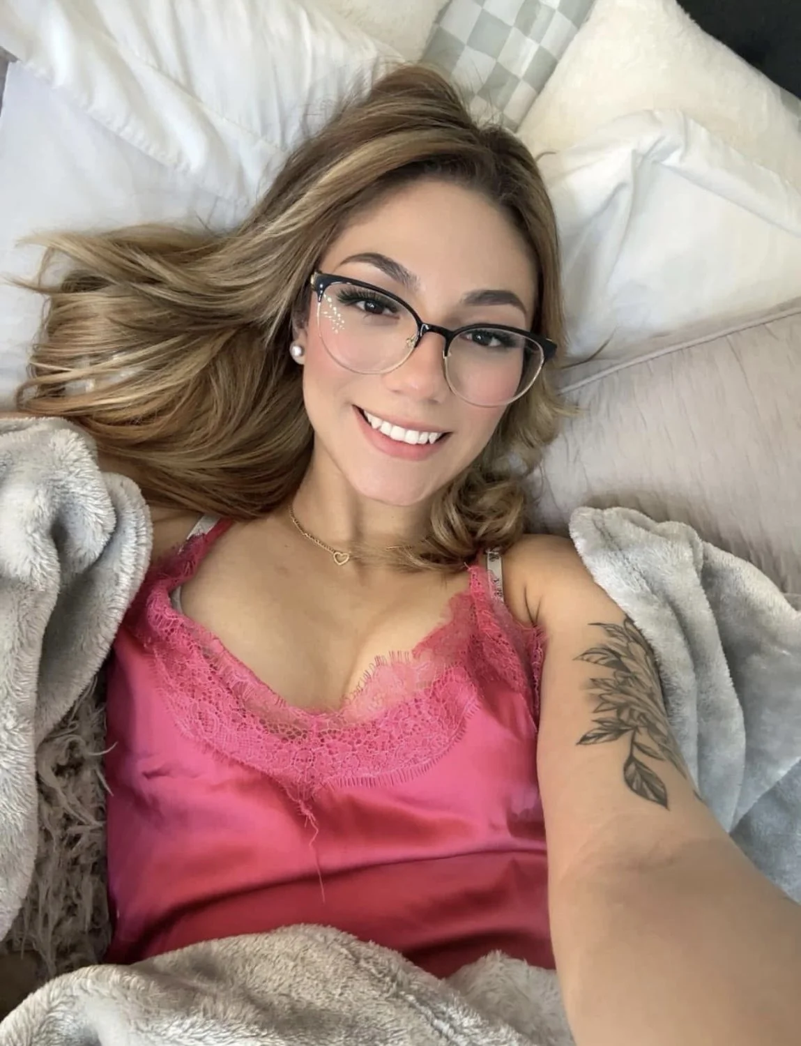 Petite Honduran latina image 5