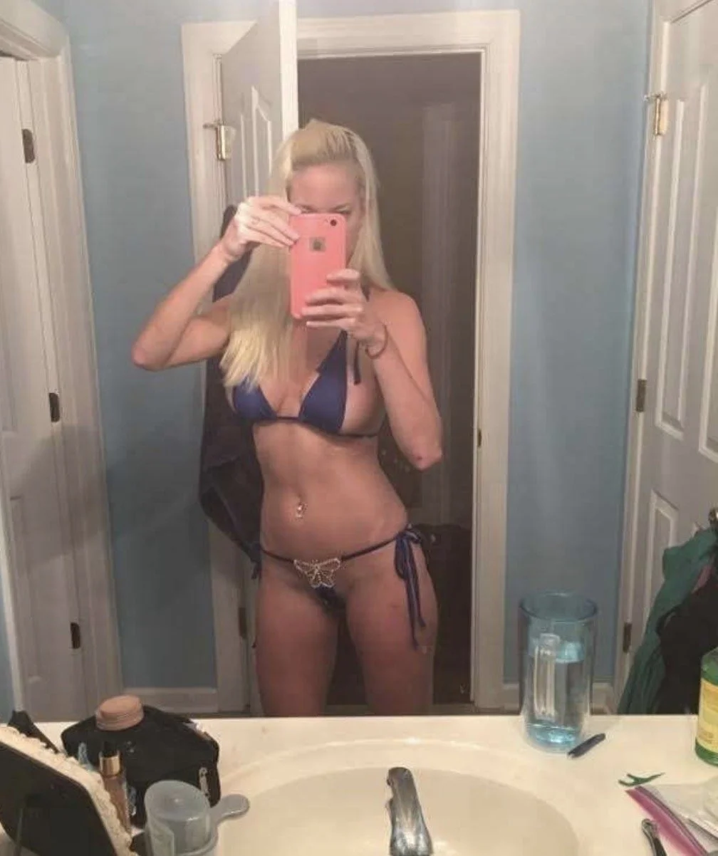 Sexy Swinger K image 3