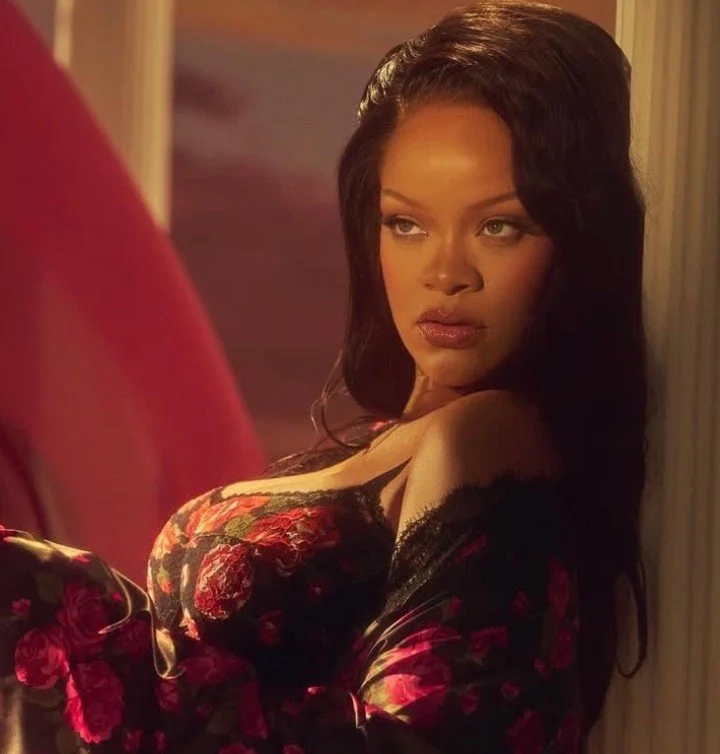Rihanna 🩷 🖤 ♥️ image 10