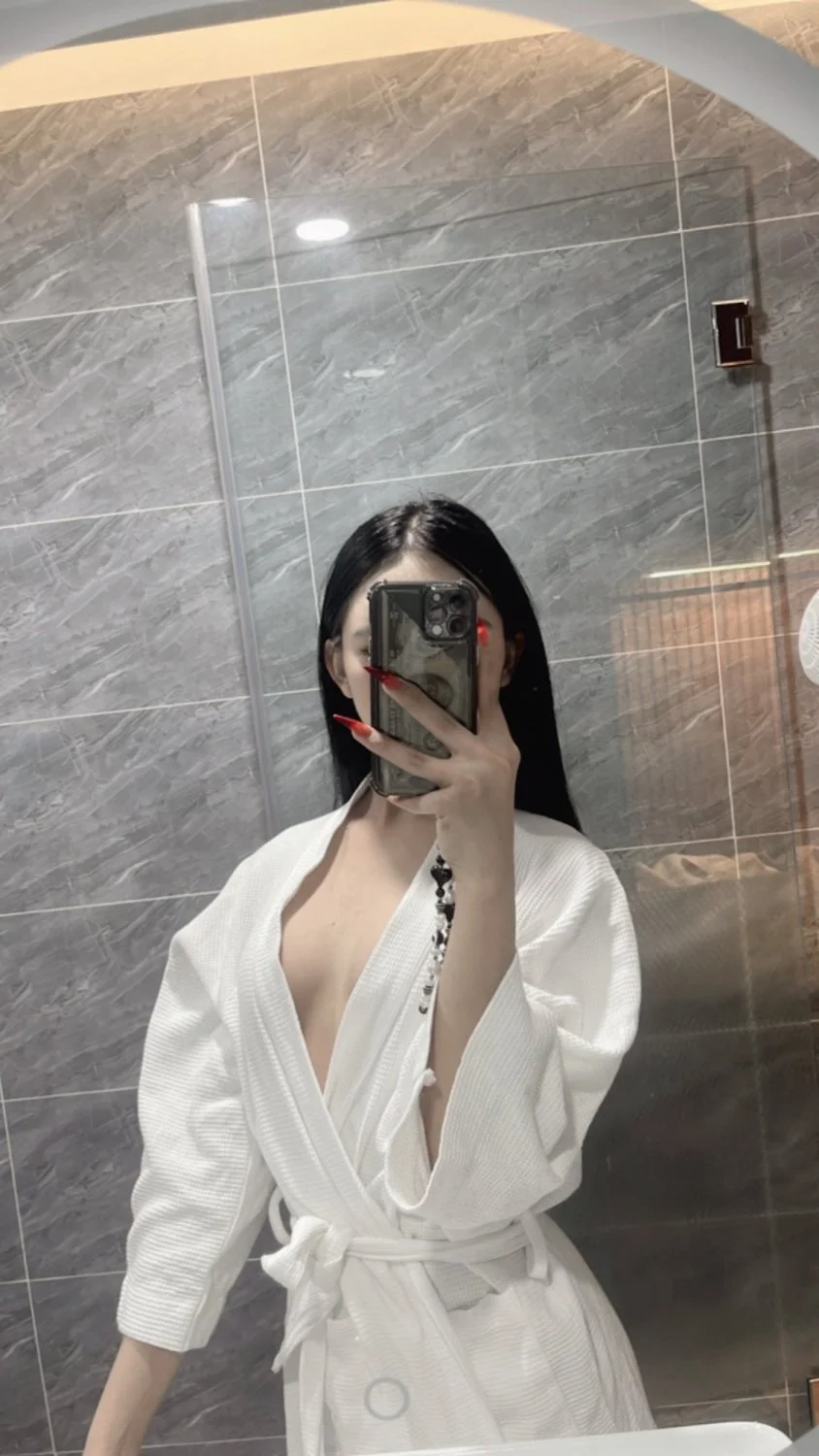 Ladyboy bao linh image 13