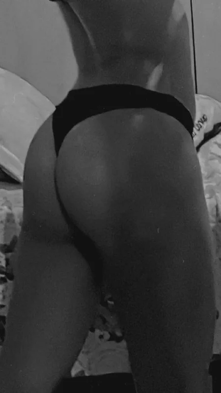 Novinha se gravou na siririca e mandou pro ficante que vazou todos os nudes da safada image 2