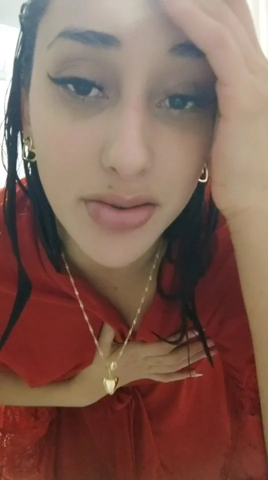 A mulher mais gostosa do meu perfil tomando um banho image 5