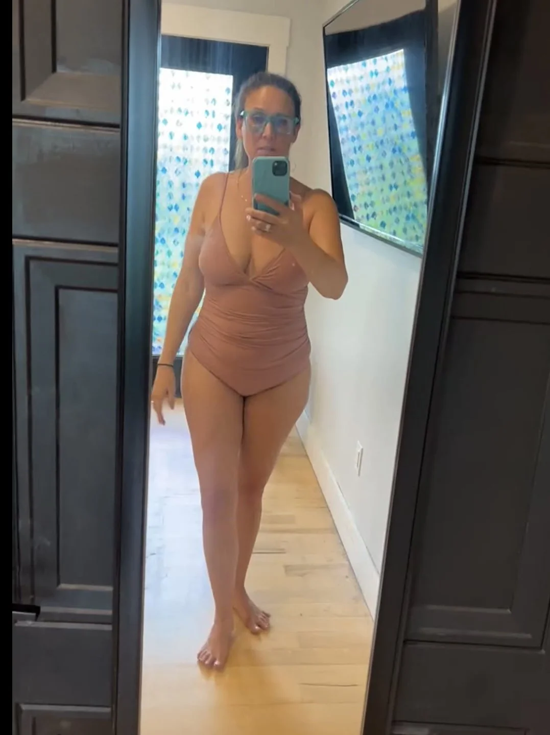 Latina milf would y’all smash? image 7