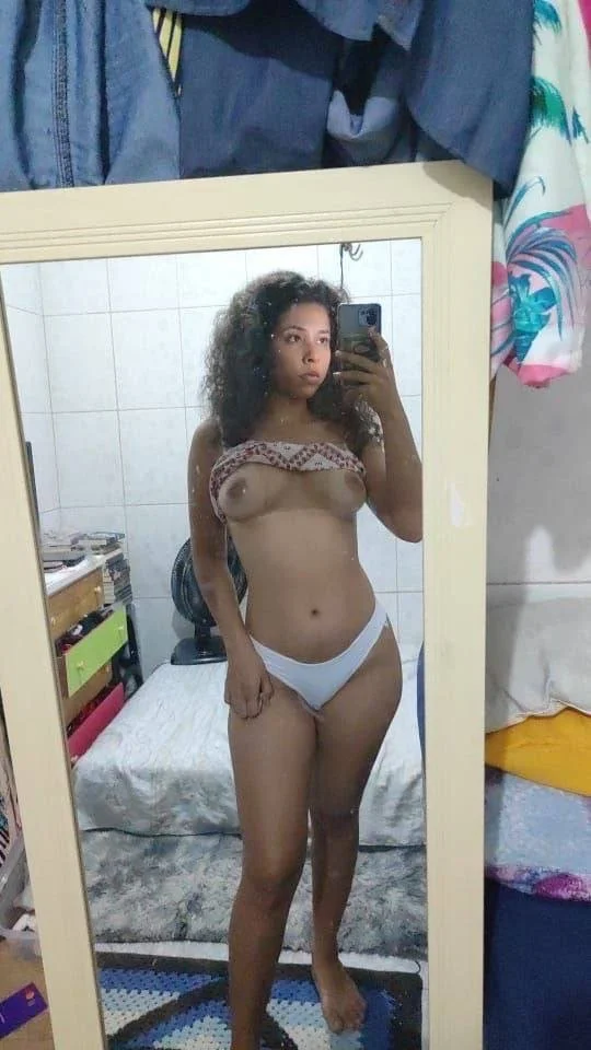 Repostando - NOVINHA Erome eu disse NOVINHA gostosa mandou vários nudes main image
