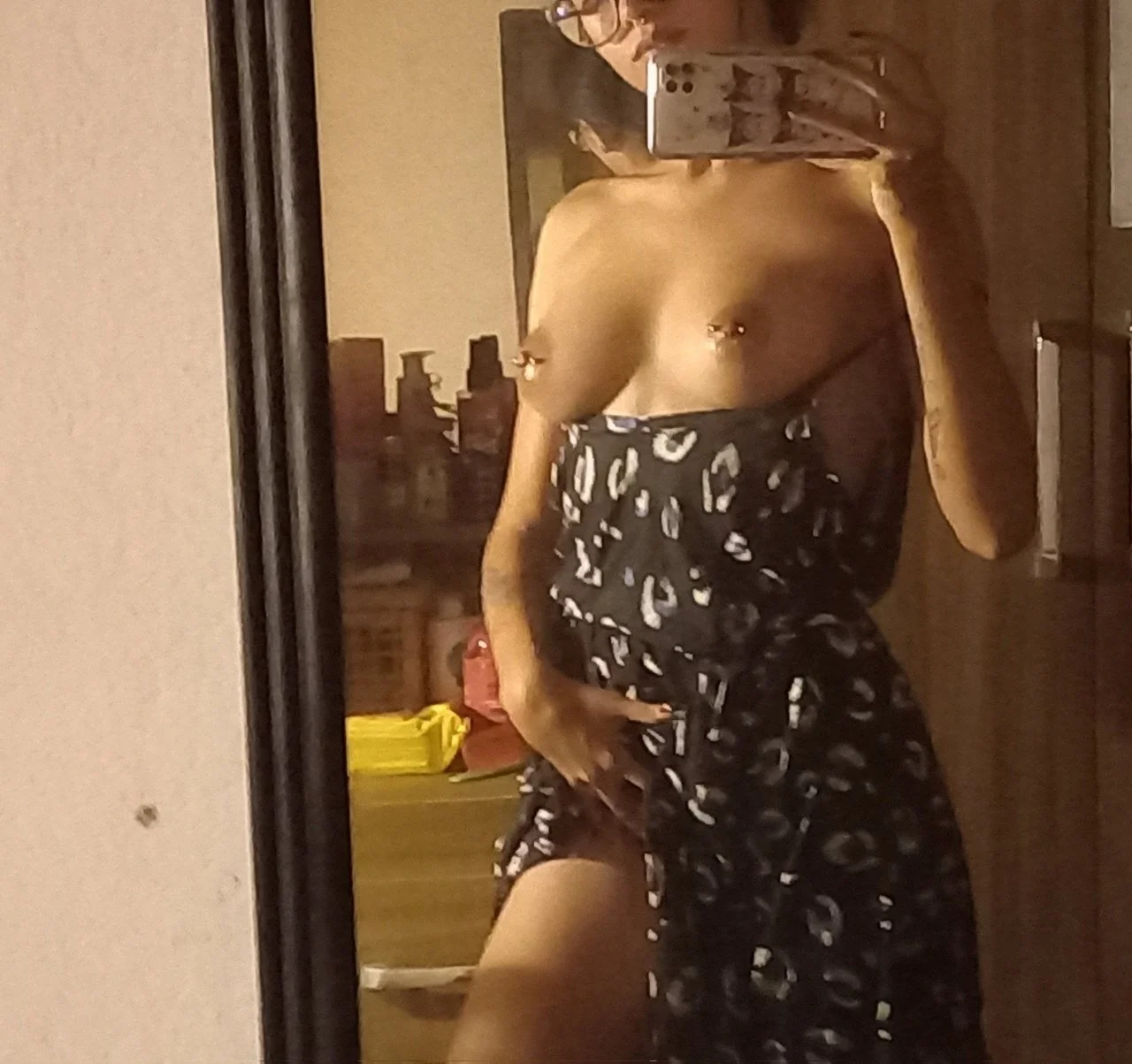 Puta magrinha gostosa caiu na net! putinha foi vazada depois de mandar os nudes pro ficante image 12