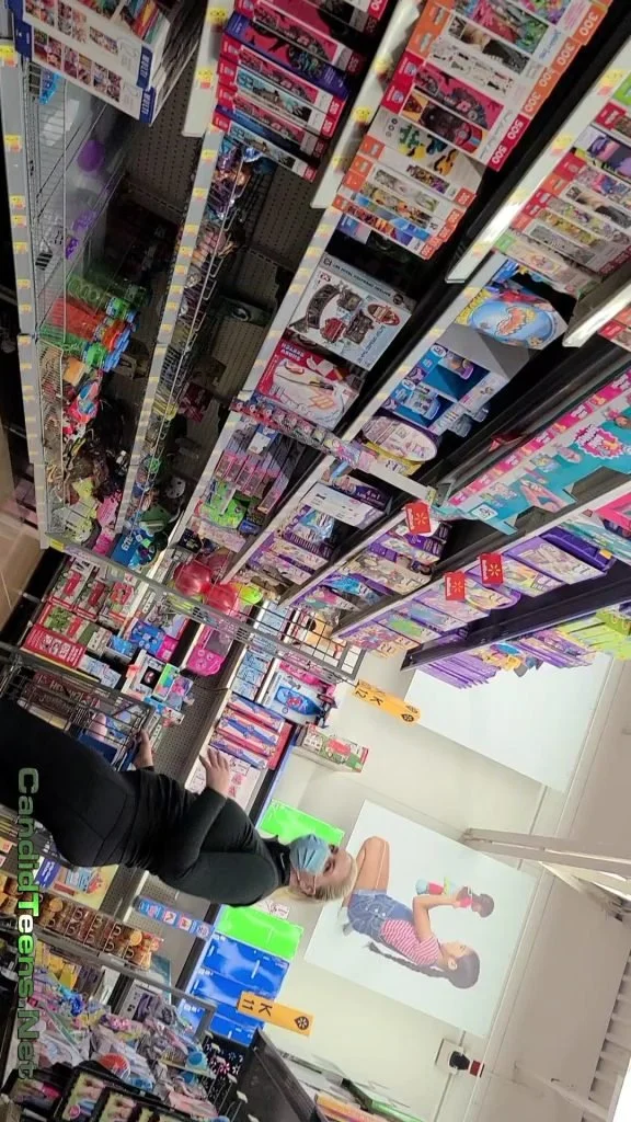 Milf reparando que está sendo gravada, image 3