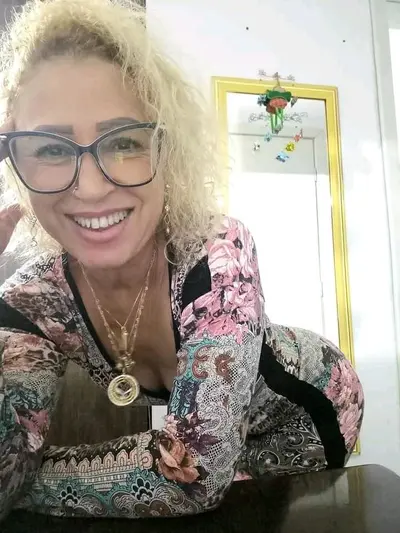Coroa loira casada levando rola do amante cover image