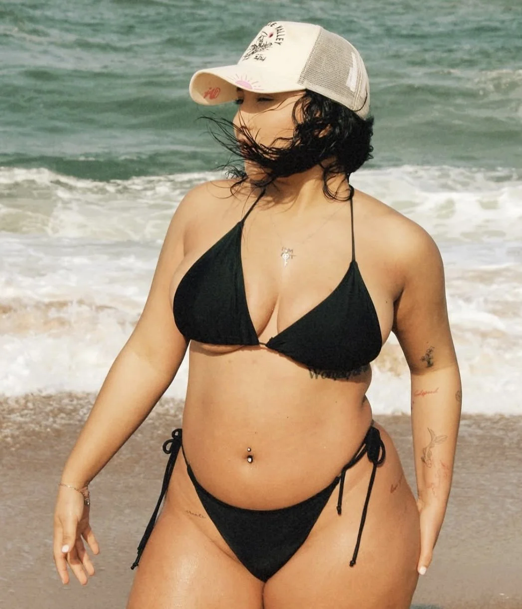 My dads friend has no idea his THICK latina teen daughter loves bein a lil internet slut for old men image 11