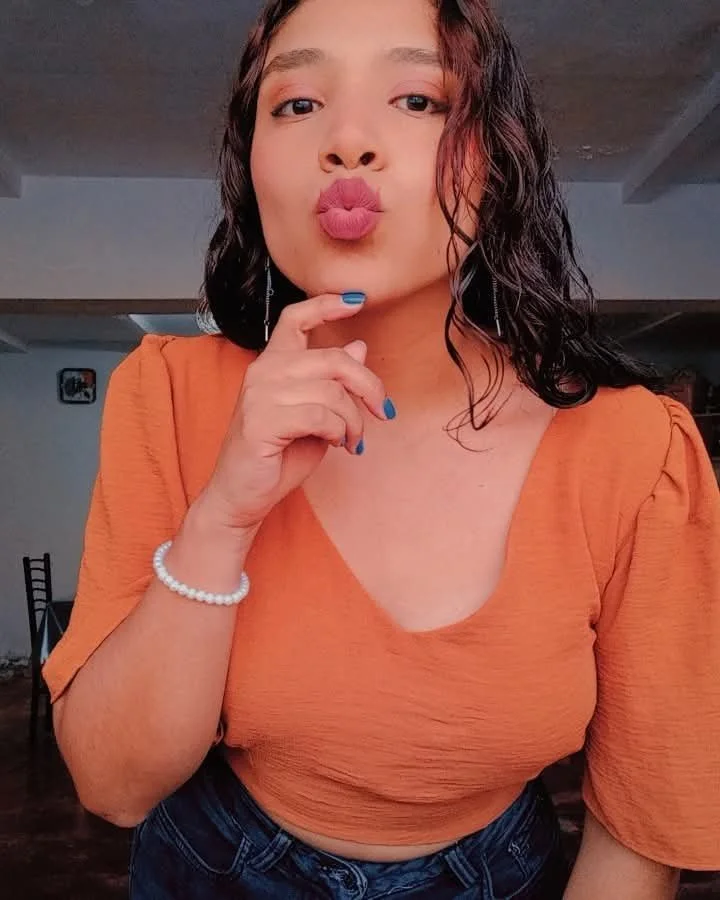 Elena Delgado cantante Peruana expuesta para tributar main image