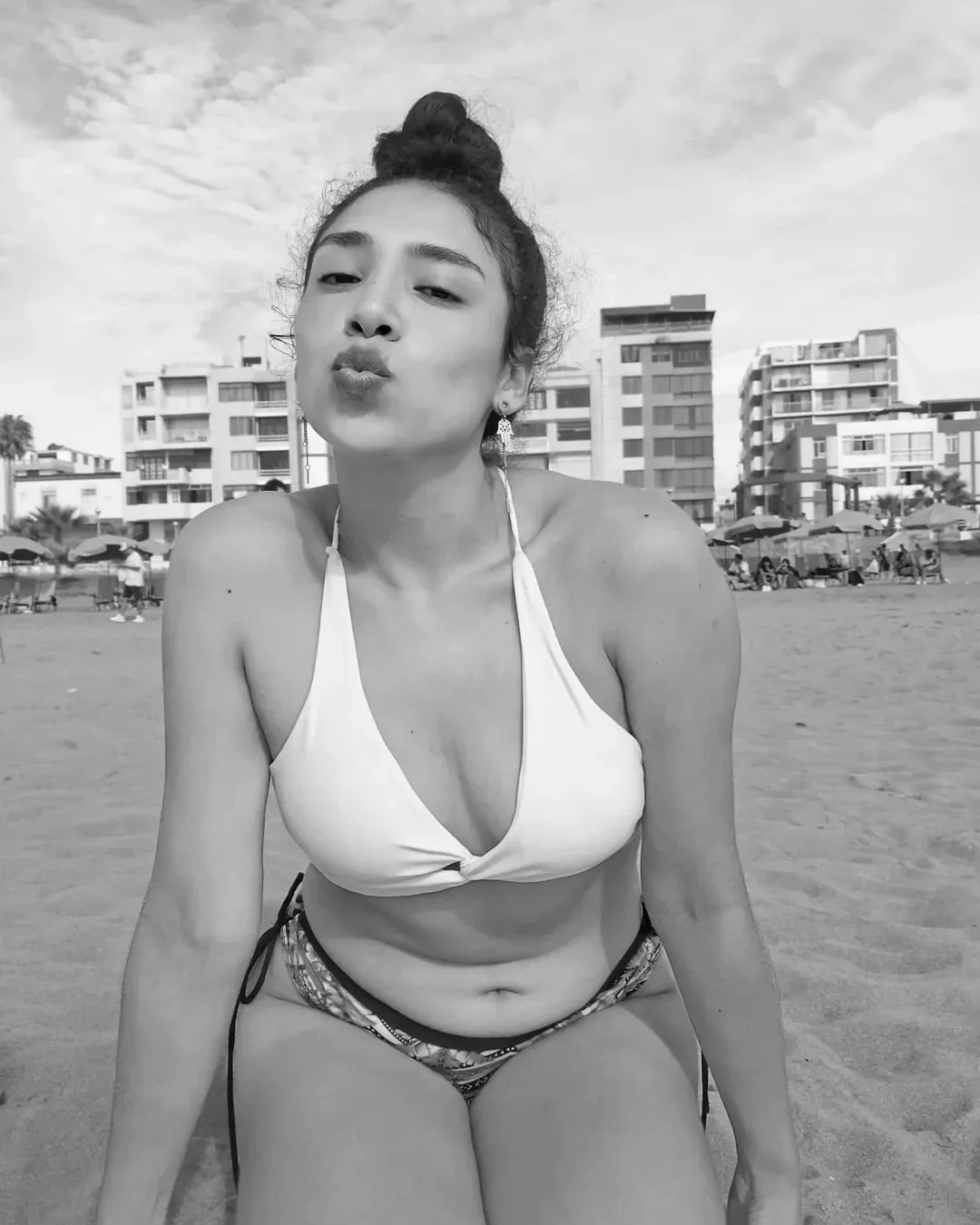 Elena Delgado cantante Peruana expuesta para tributar image 20